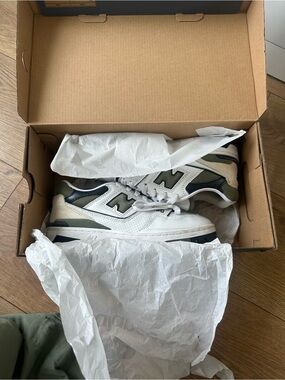 New Balance 550 White Dark Olivine